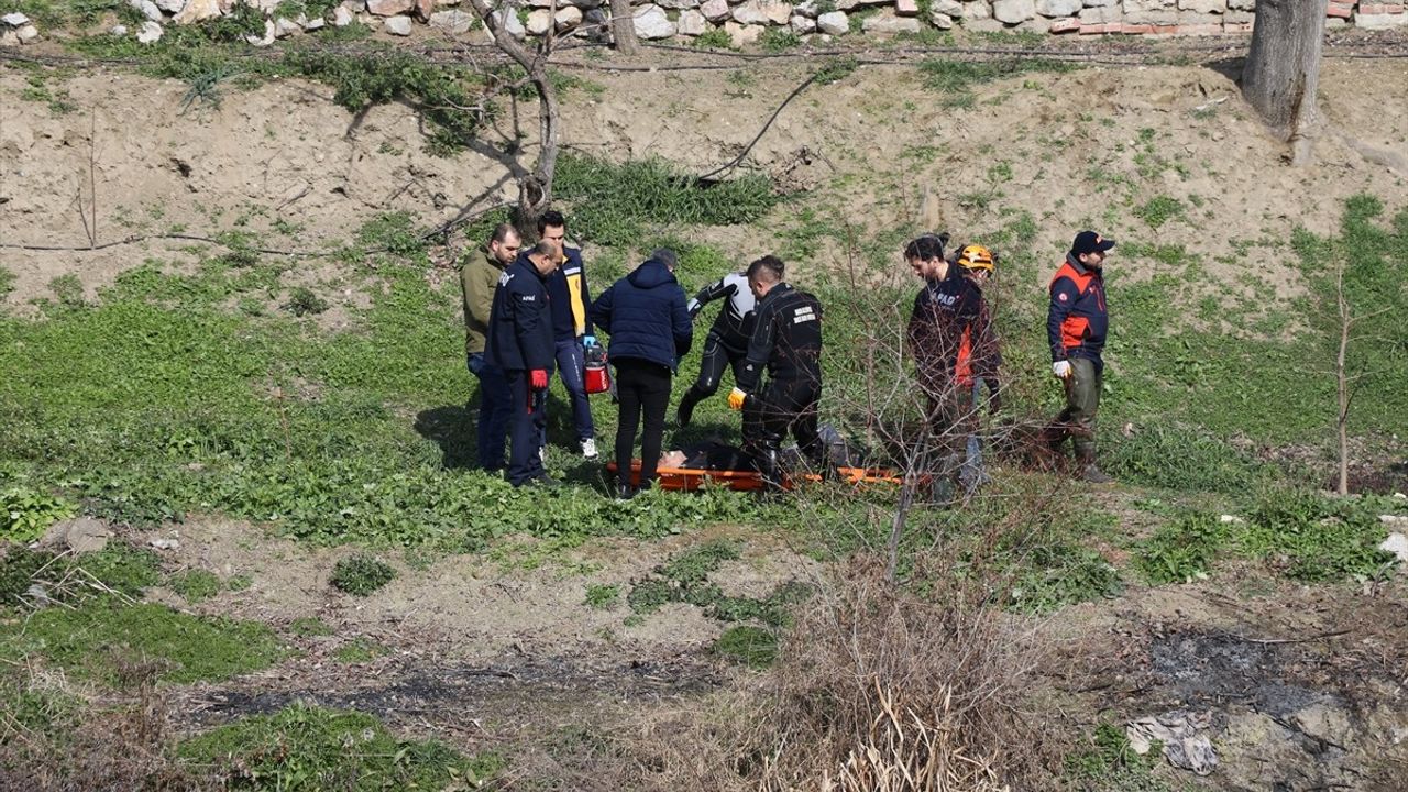 Amasya'da Yeşilırmak Nehrinde Erkek Cesedi Bulundu