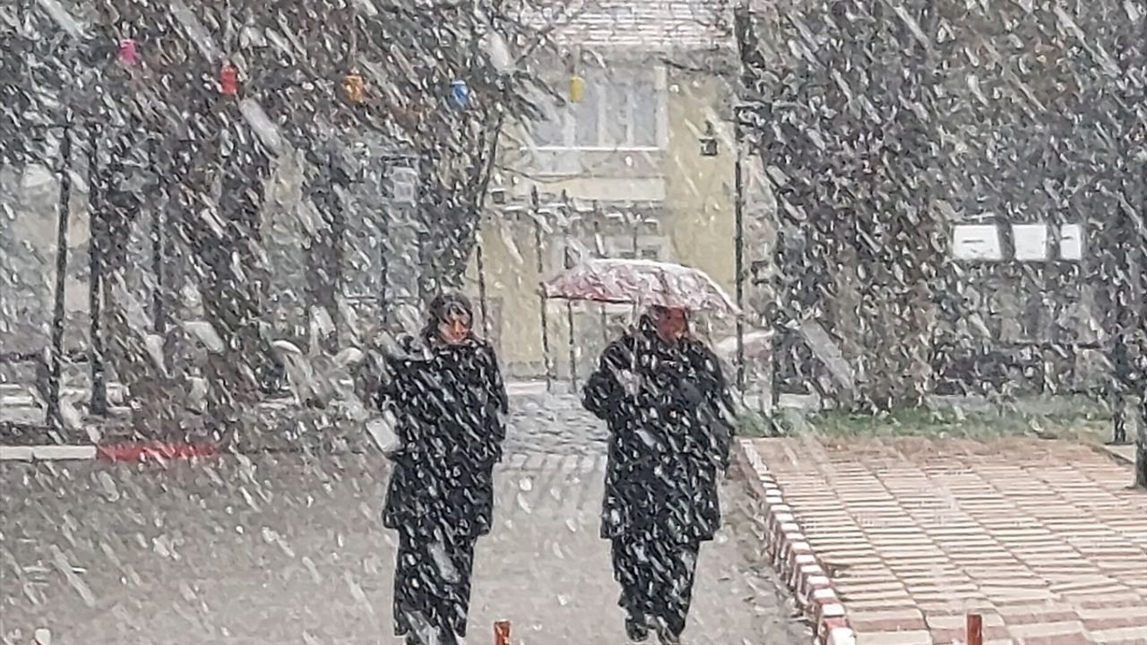 Amasya'nın Gümüşhacıköy İlçesinde Kar Yağışı Etkili