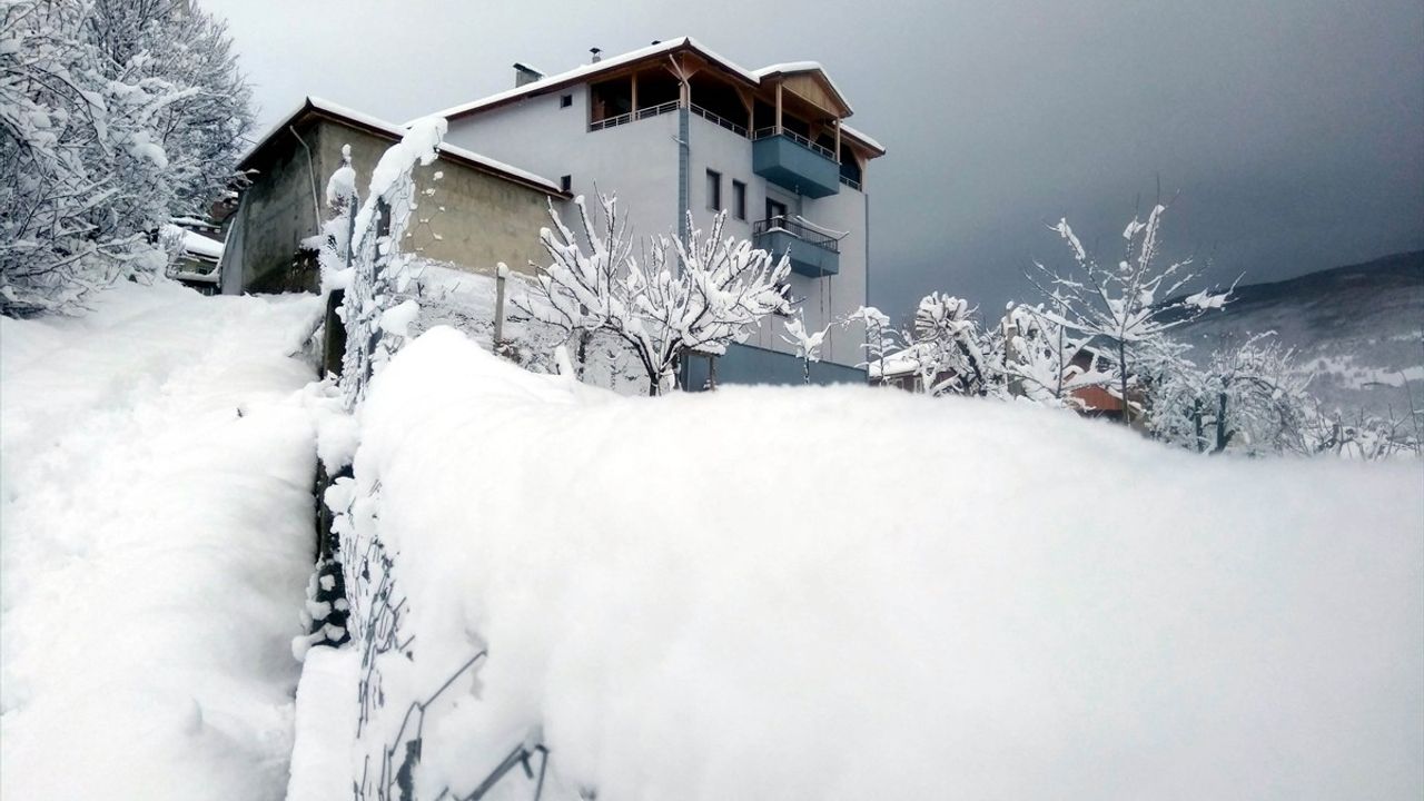 Amasya'nın Yüksek Kesimlerinde Kar Yağışı