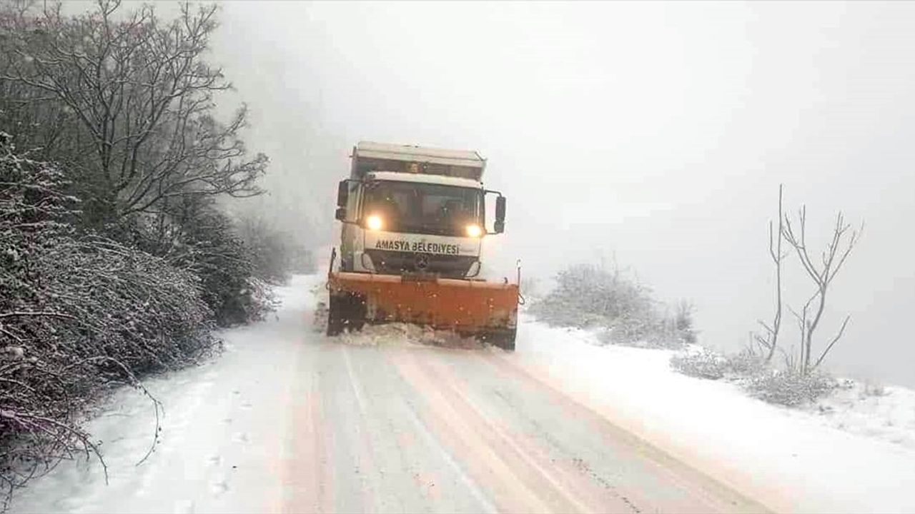 Amasya'nın Yüksek Kesimlerinde Kar Yağışı Etkili Olmaya Başladı