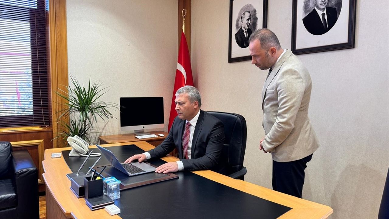 Anadolu Üniversitesi Rektörü Prof. Dr. Yusuf Adıgüzel, 'Yılın Kareleri' Oylamasında