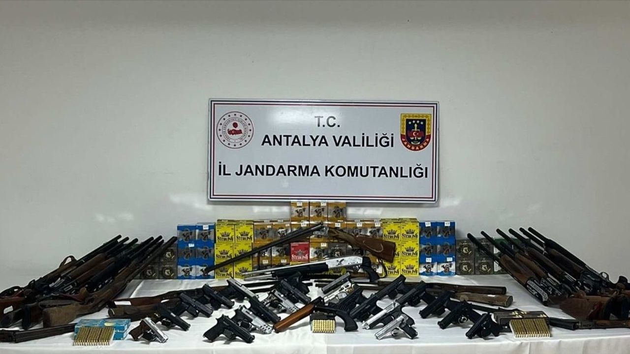 Antalya'da Büyük Silah Operasyonu: 22 Gözaltı