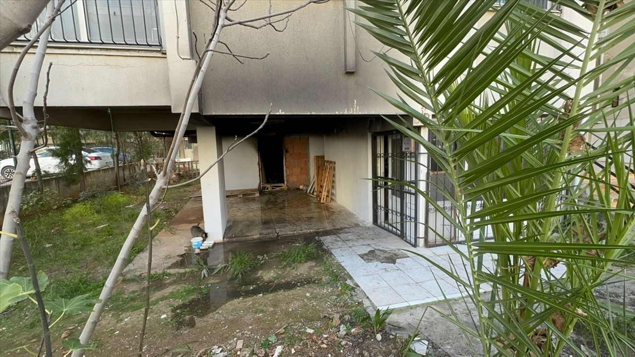 Antalya'da Depo Yangını: 65 Yaşındaki Kişi Hayatını Kaybetti
