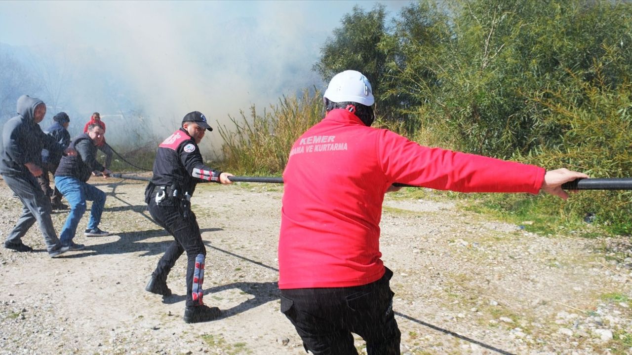 Antalya Kemer'de Yangın Kontrol Altına Alındı