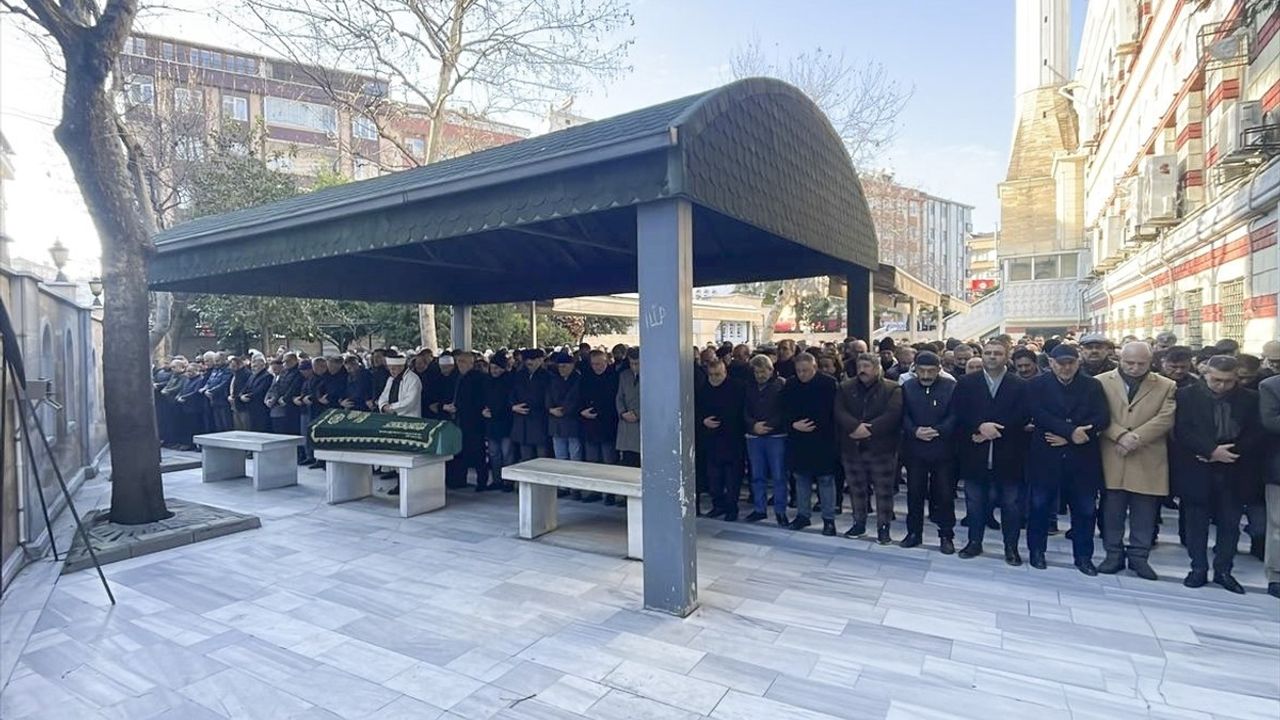 Bahçelievler'de Emlakçı Şeref Yılmaz Toprağa Verildi