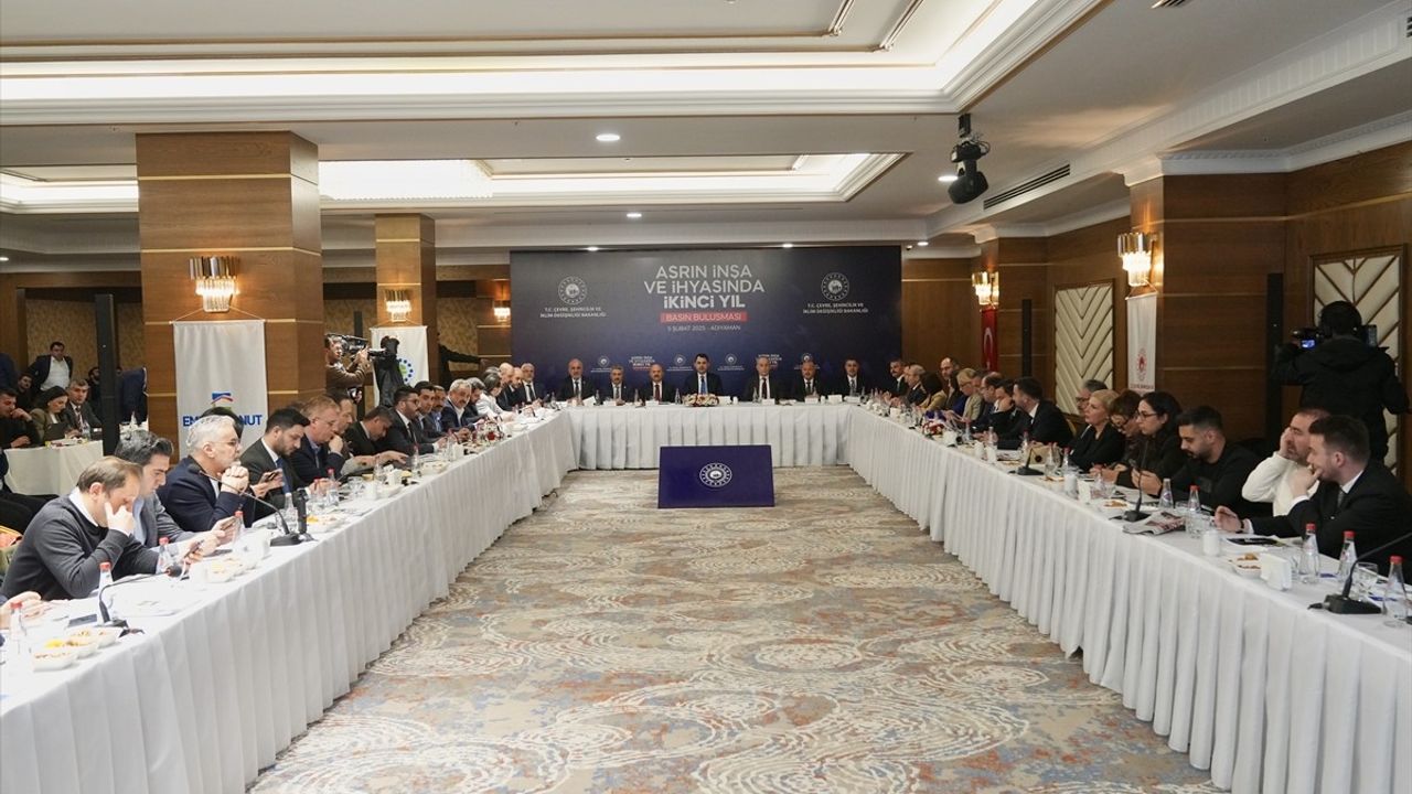 Bakan Kurum, Deprem Bölgesinde Yeniden İnşa Çalışmalarını Tanıttı