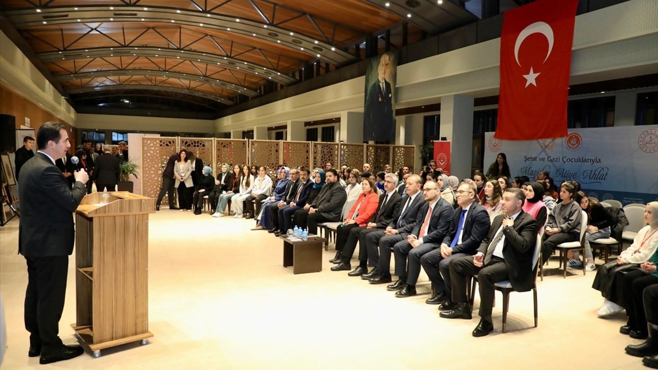 Bakan Yardımcıları Yılmaz ve Madak, Bitlis'te Şehit ve Gazi Çocuklarıyla Bir Araya Geldi