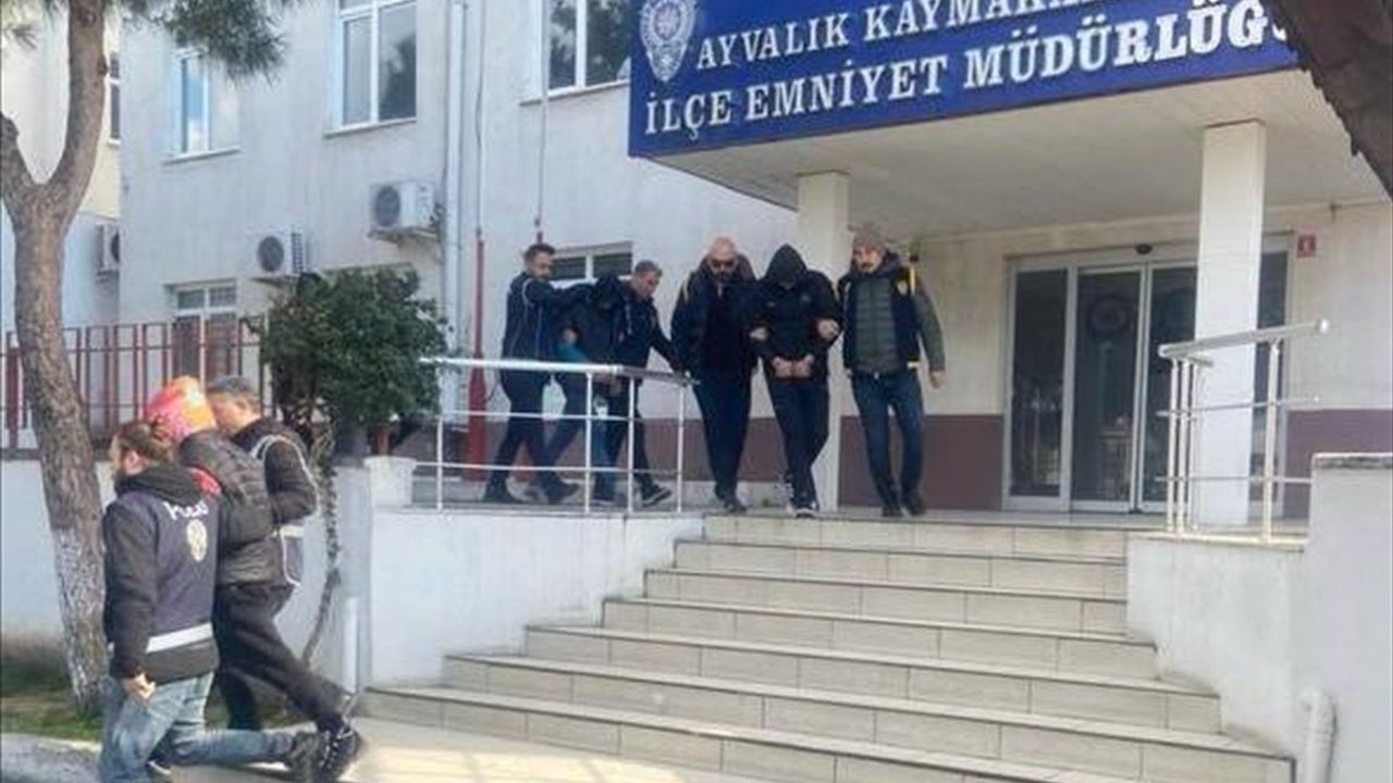 Balıkesir'de Hırsızlık Zanlılarına Tutuklama