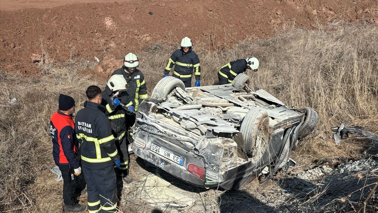 Batman'da Şarampole Devrilen Araçta 3 Kişi Yaralandı