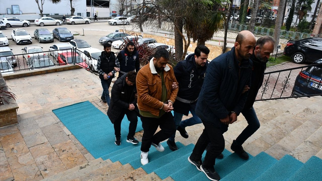 Bilecik'te Dolandırıcılık Operasyonu: 4 Şüpheli Tutuklandı