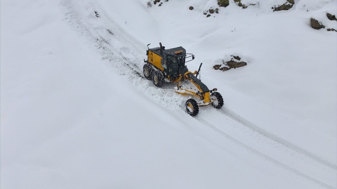 Bingöl'de Kar Sebebiyle 77 Yerleşim Yeri Yolu Kapandı