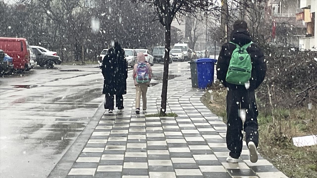 Bolu'da Kar Yağışı Devam Ediyor