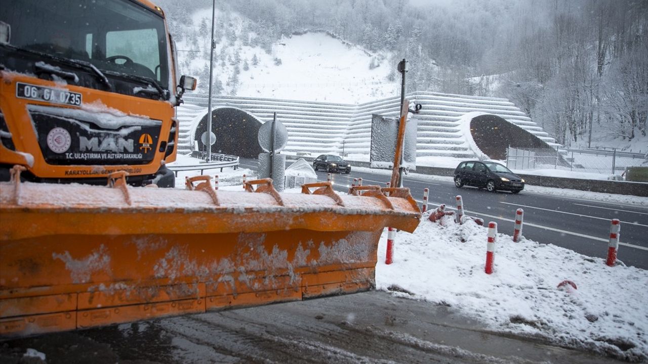 Bolu Dağı Geçişinde Kar Yağışı Etkili