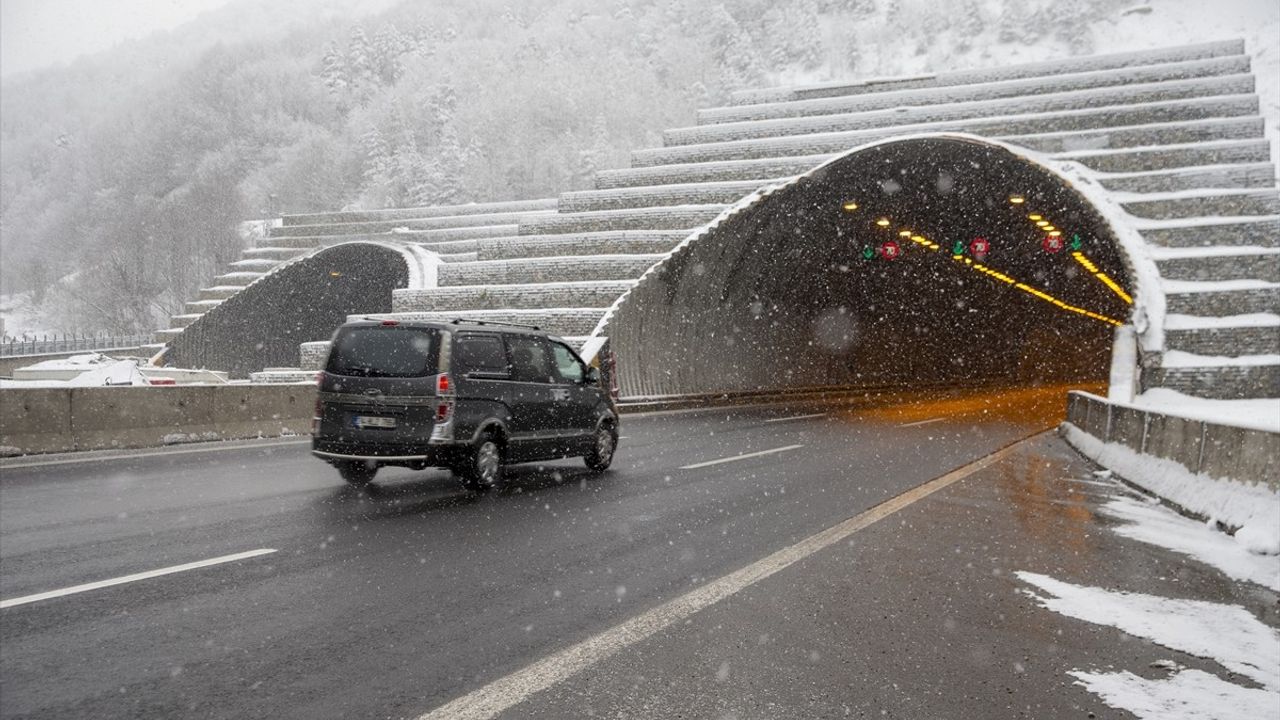 Bolu Dağı'nda Yoğun Kar Yağışı Etkili