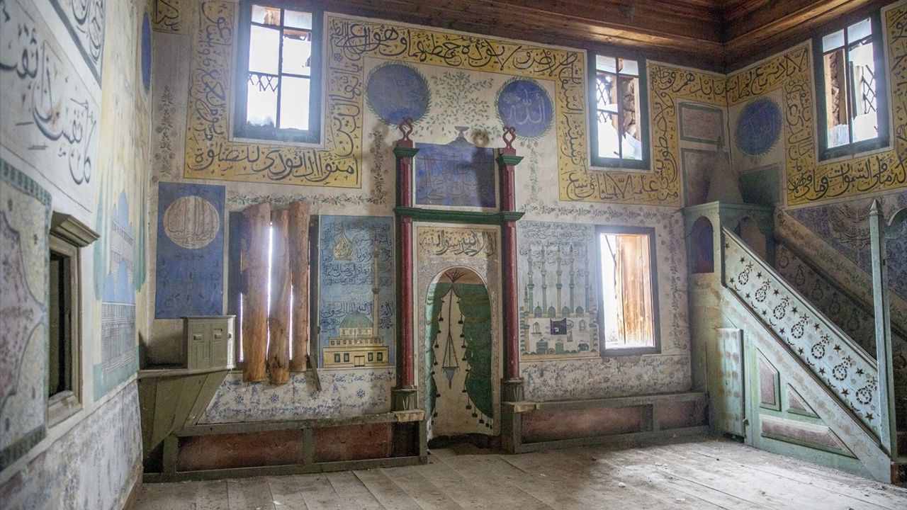 Bolu'daki Tarihi Camii Restore Ediliyor