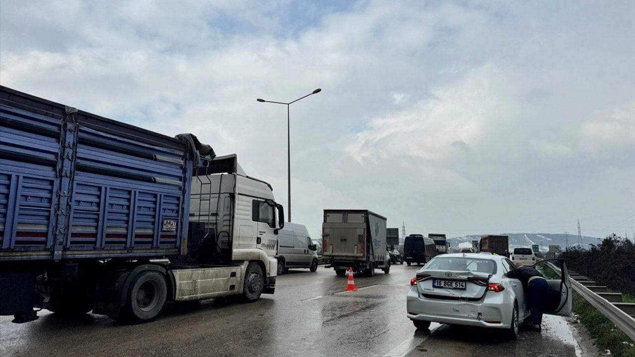 Bursa'da Kar Yağışı Kazalara Yol Açtı