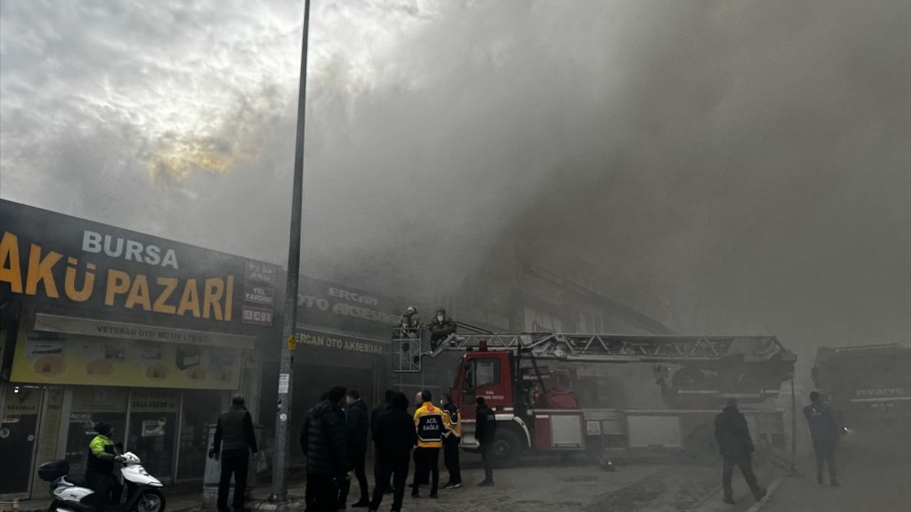 Bursa'da Oto Aksesuar Dükkanında Yangın Çıktı