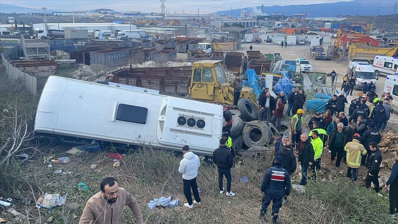 Bursa'da Otobüs ve Tır Çarpışması: 9 Yaralı