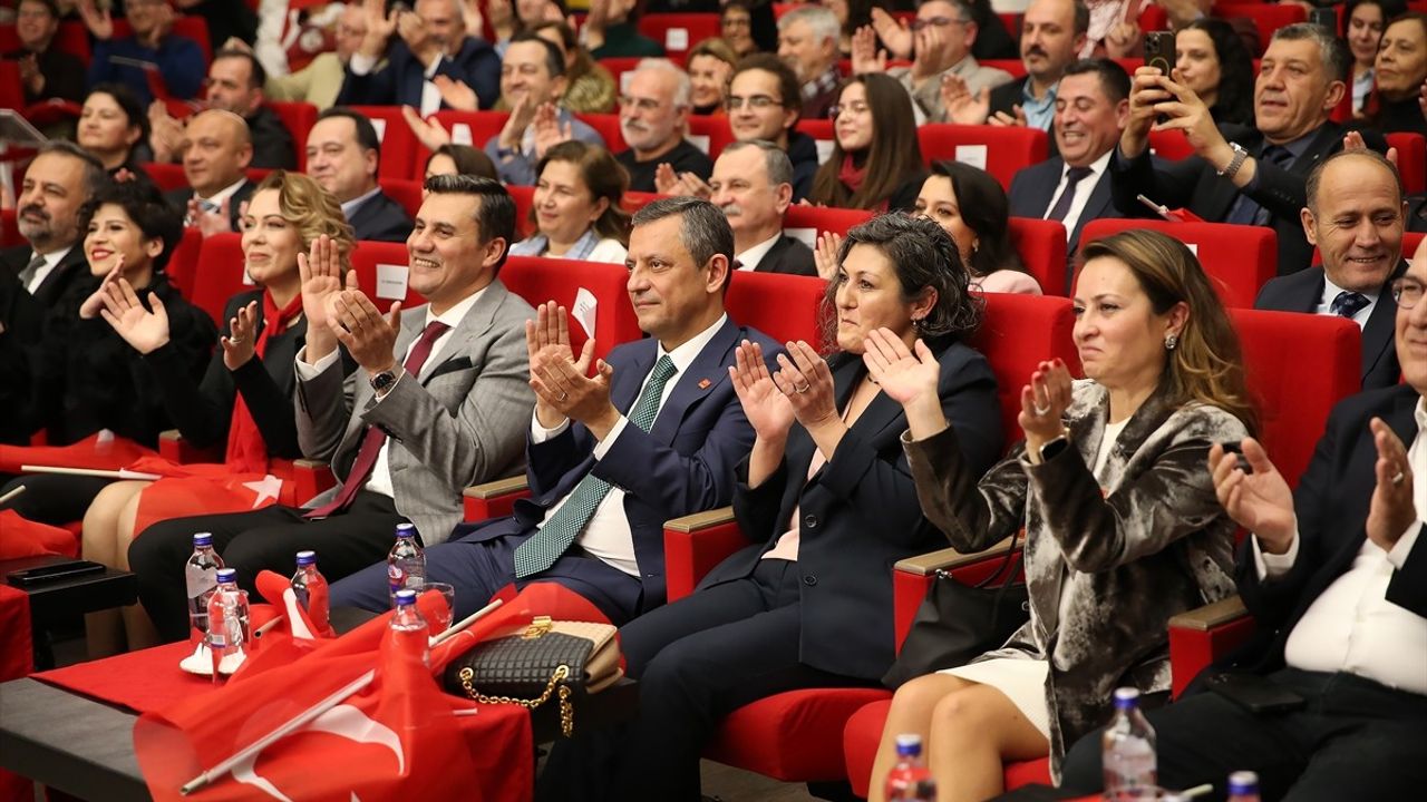 CHP Genel Başkanı Özgür Özel, Manisa'da Senfoni Orkestrası Konserine Katıldı