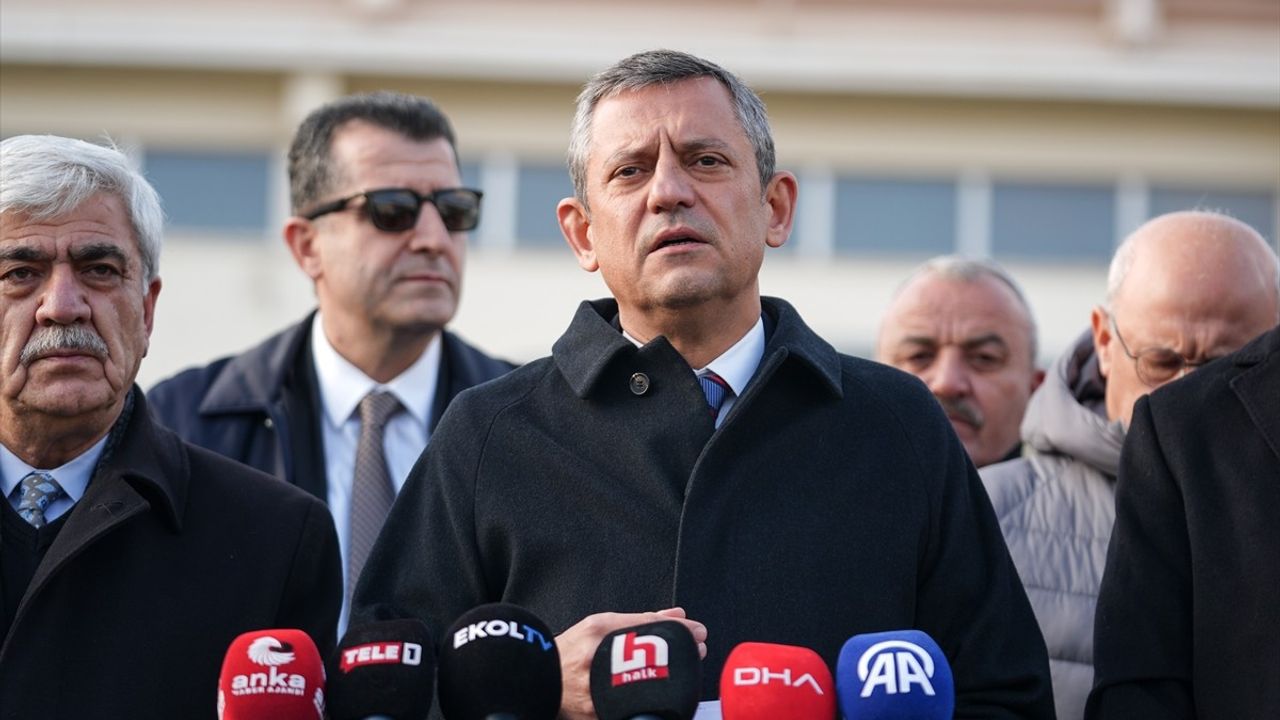 CHP Genel Başkanı Özgür Özel, Silivri Cezaevinde Tutuklu Siyasi Liderleri Ziyaret Etti