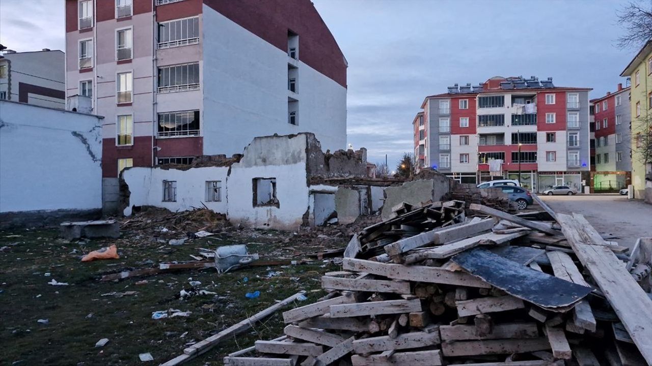 Çorum'da Çökme Olayı: Bir Kişi Yaralandı