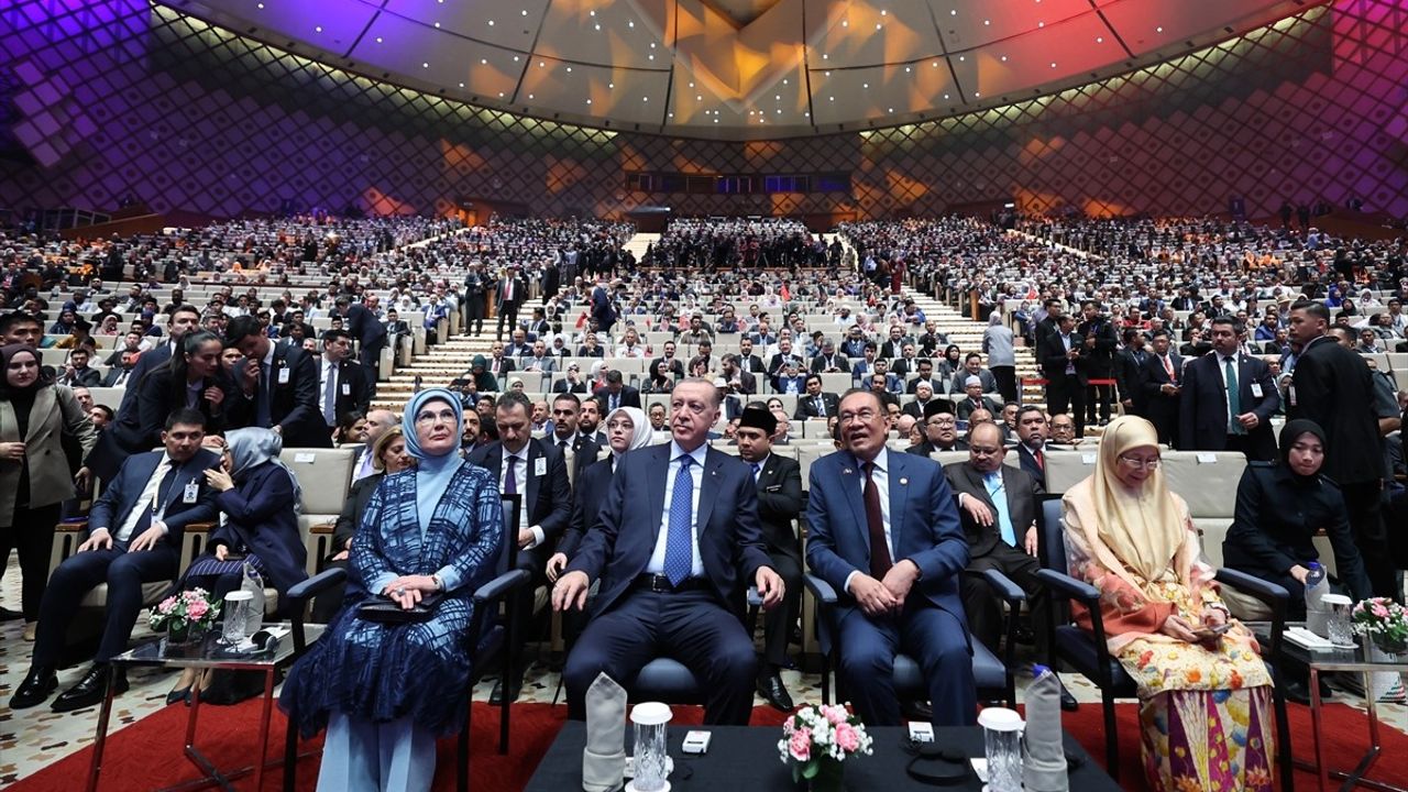 Cumhurbaşkanı Erdoğan'dan Malezya'da Adalet Vurgusu