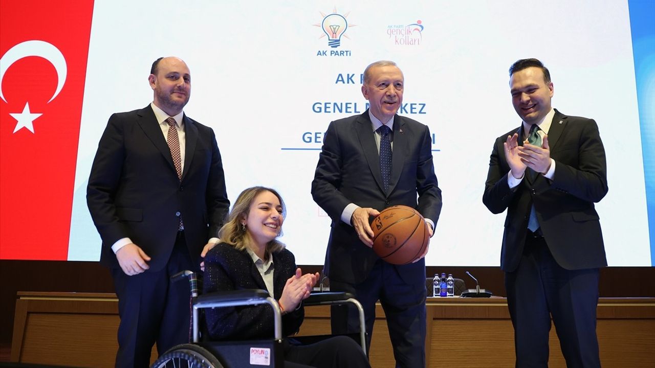 Cumhurbaşkanı Erdoğan, Kadın ve Gençlik Kolları MKYK Toplantılarına Başkanlık Etti