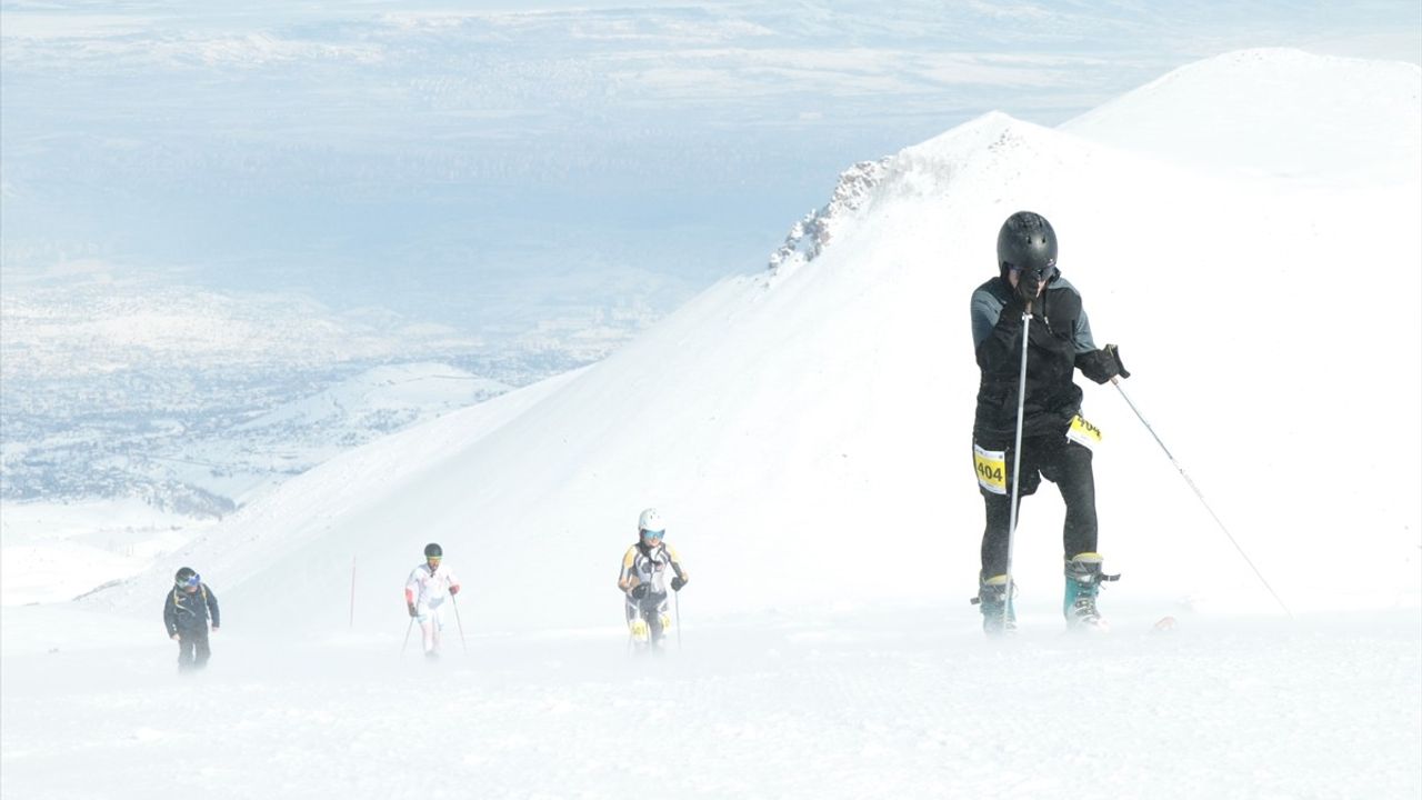 Dağ Kayağı Türkiye Şampiyonası Erciyes'te Başladı