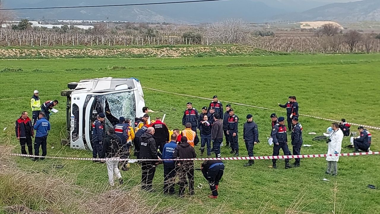 Denizli'de Öğrenci Servisi Devrildi: 2 Ölü, 26 Yaralı