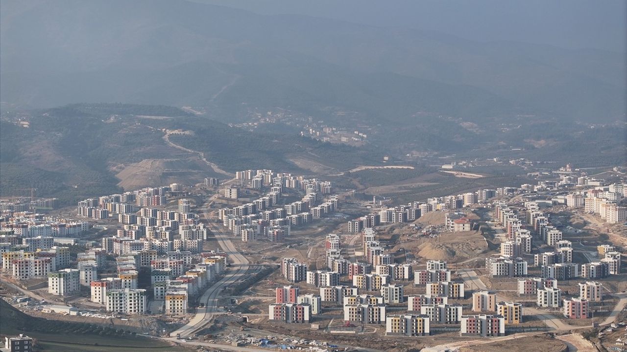 Deprem Bölgesindeki Konut ve İş Yerleri Yıl Sonunda Hak Sahiplerine Teslim Edilecek