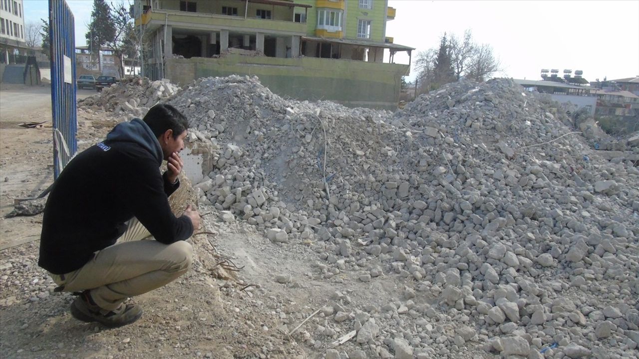 Depremde Hayata Tutunan Baba-Kız Hikayesi