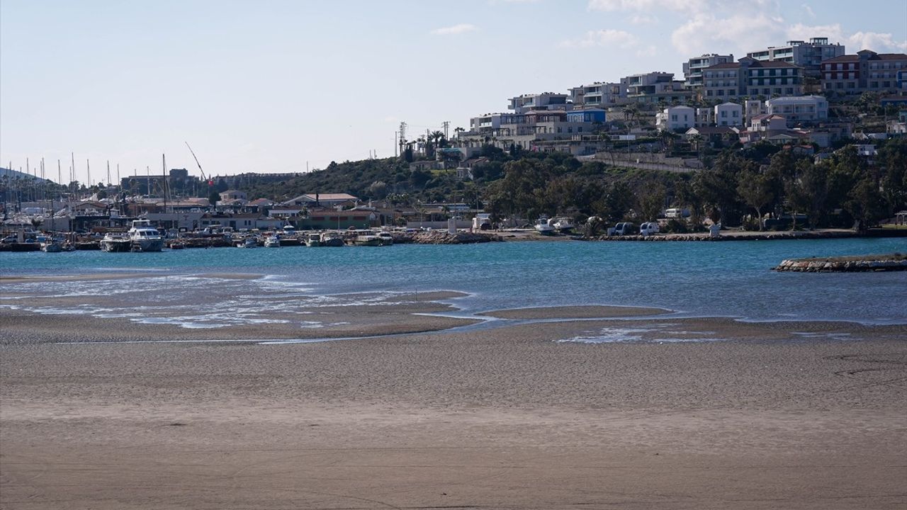 Didim ve Çeşme'de Deniz Suyu 300 Metre Çekildi