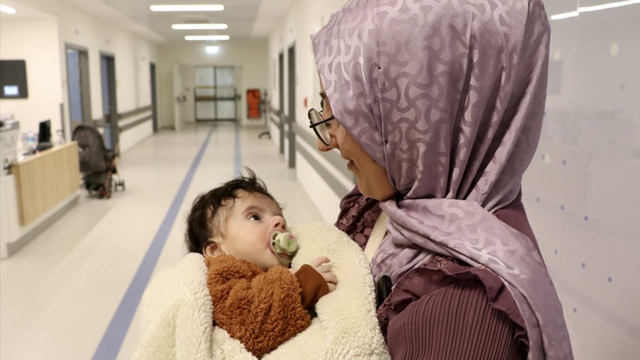 Diyafram Hernisi Teşhisi Konulan Umut Bebek Ameliyatla Sağlığına Kavuştu