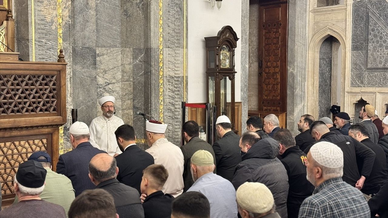 Diyanet İşleri Başkanı Erbaş, Konya'da Teravih Namazı Kıldırdı