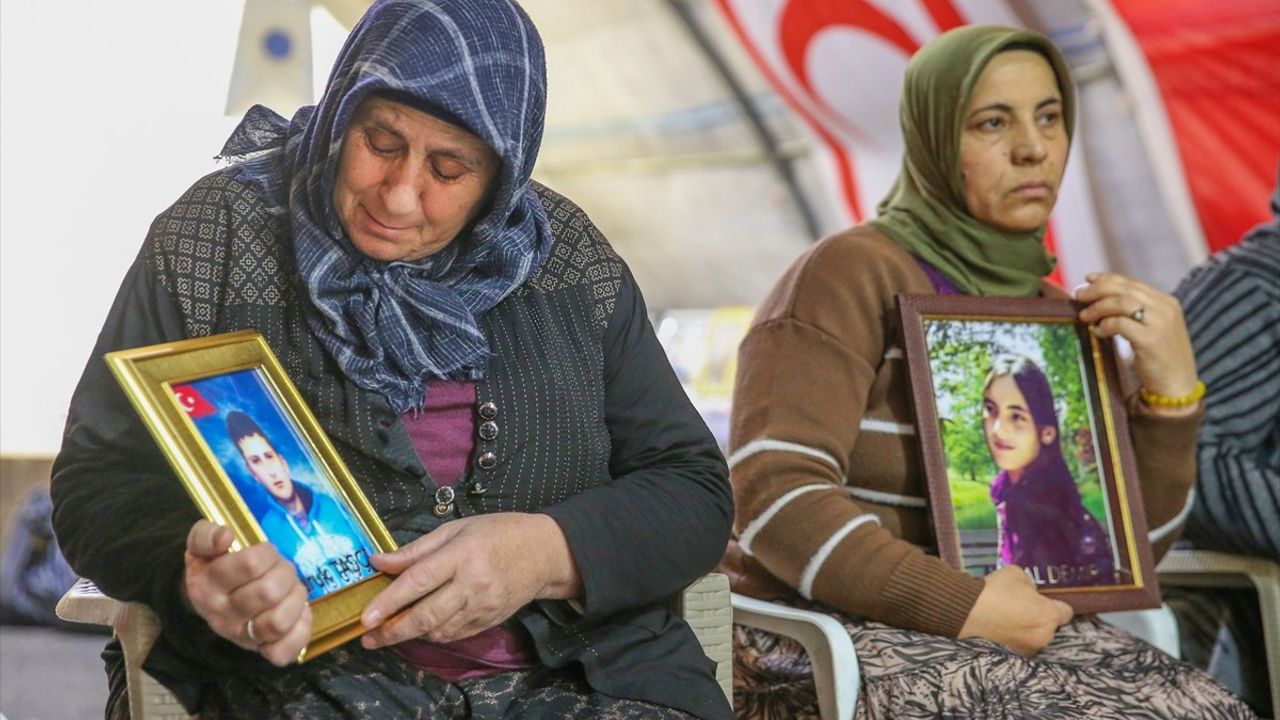 Diyarbakır Anneleri Evlatlarına Kavuşmak İçin Mücadele Ediyor