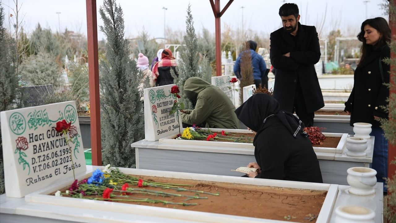 Diyarbakır'da Depremde Kaybettiklerini Unutmadılar