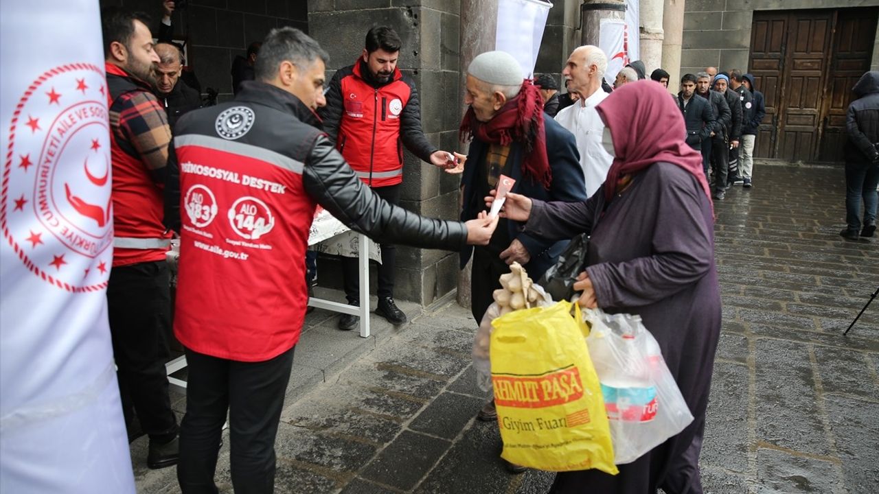 Diyarbakır'da Depremlerle İlgili Anma Programları Düzenlendi