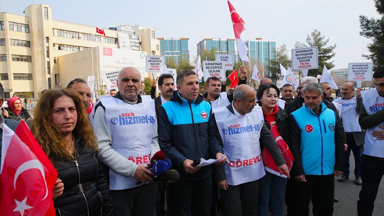 Diyarbakır'da İşten Çıkarılan İşçilerin Eylemi Devam Ediyor