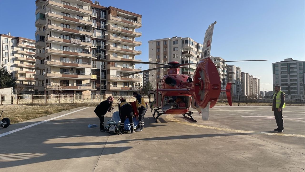 Diyarbakır'da Kalp Krizi Geçiren Hasta İçin Ambulans Helikopter Seferberliği