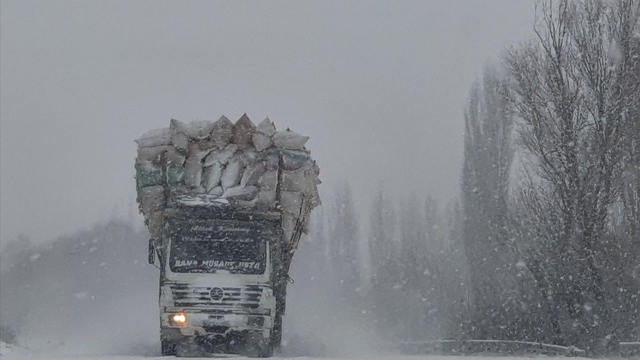 Doğu Anadolu'da Kar Yağışı Etkilerini Gösteriyor