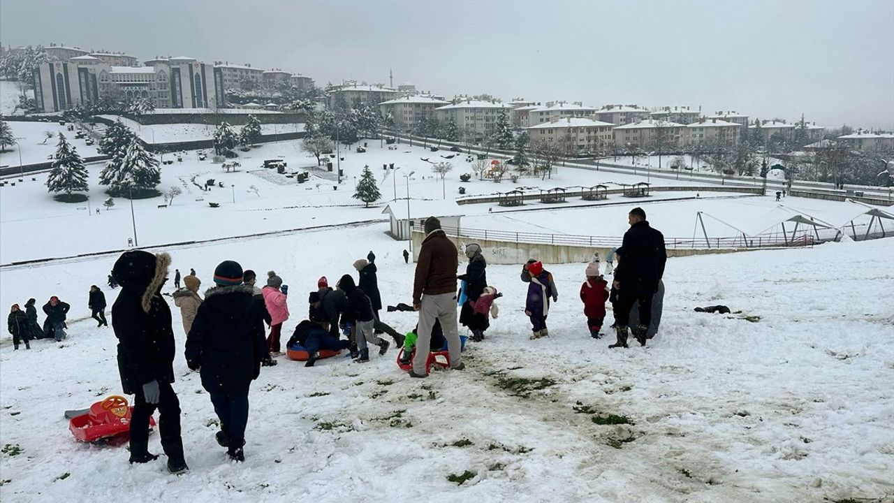 Düzce'de Kar Tatili: Çocuklar Eğlencenin Tadını Çıkarıyor