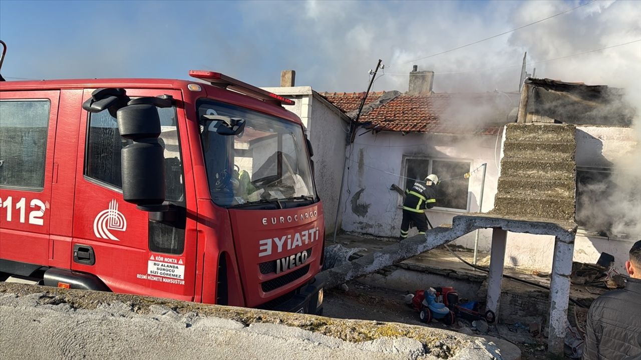 Edirne'de Müstakil Evde Yangın: Kullanılamaz Hale Geldi