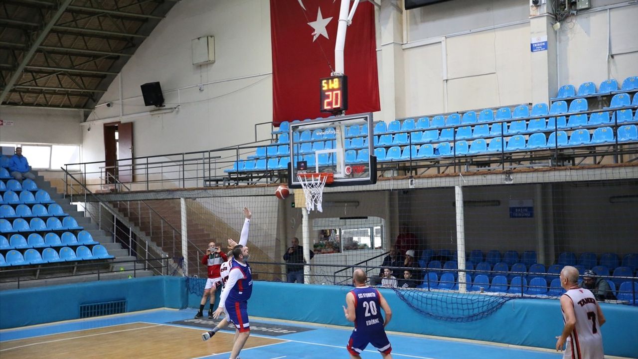 Edirne'de Uluslararası Veteran Basketbol Turnuvası Tamamlandı