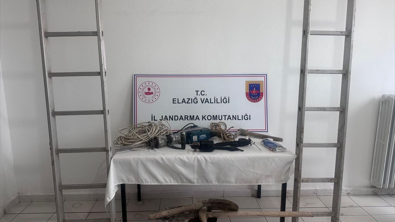 Elazığ'da Kaçak Kazı Operasyonu: 3 Kişi Yakalandı
