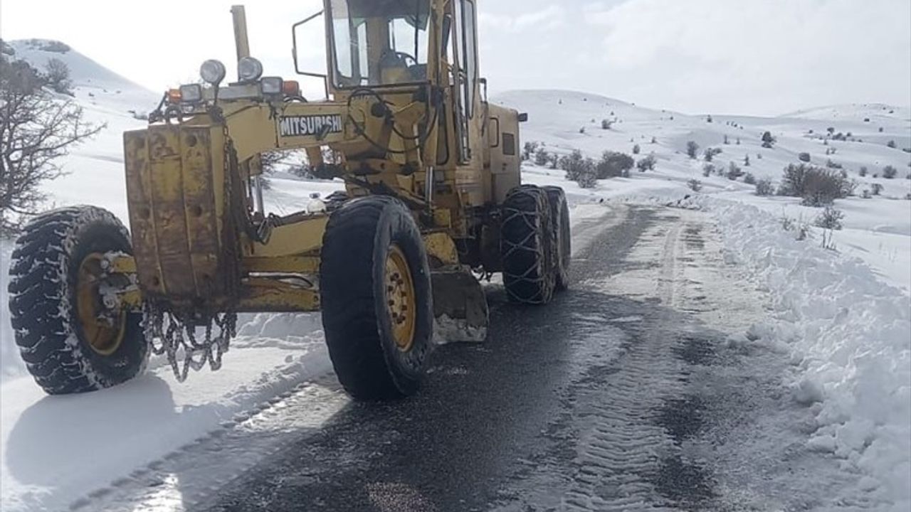 Elazığ'da Kar Mücadelesi Başarıyla Devam Ediyor