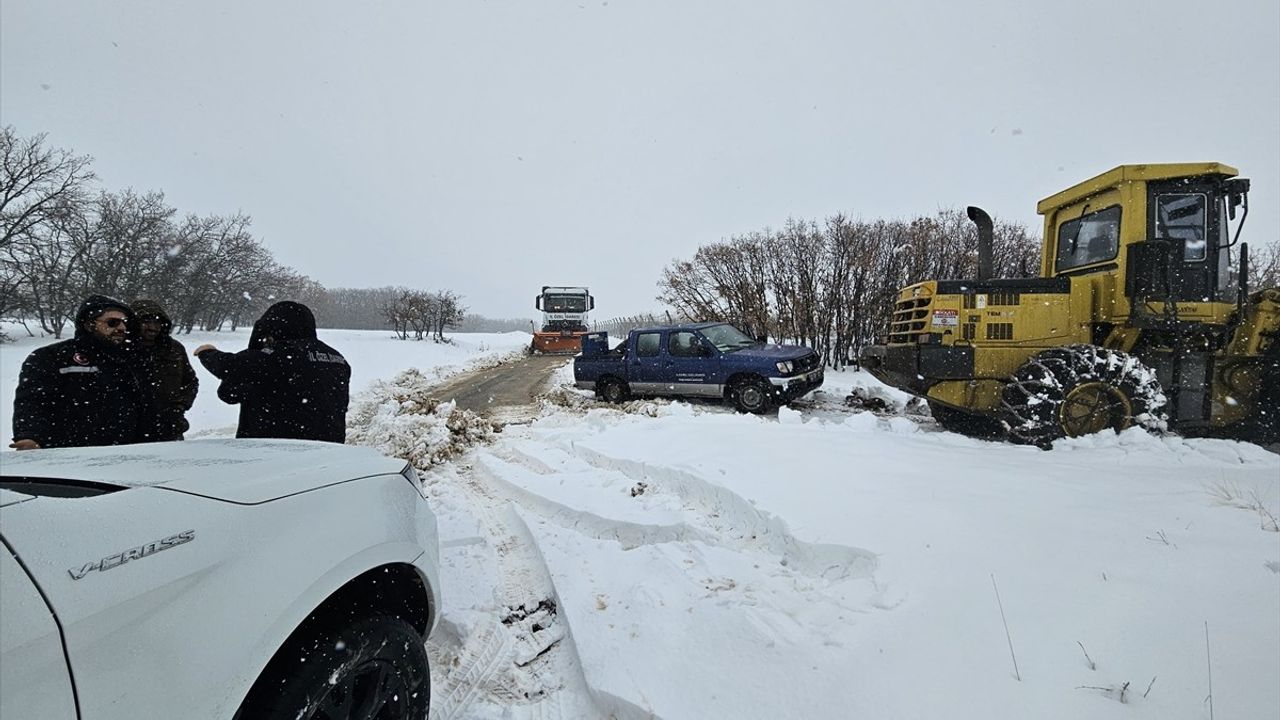 Elazığ'da Kar Yağışı Nedeniyle 530 Köy Yolu Kapandı