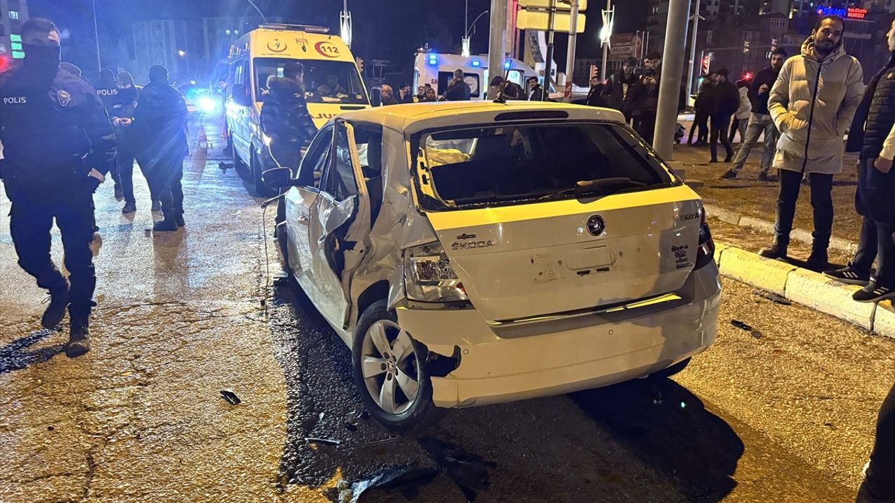 Elazığ'da Trafik Kazası: 5 Yaralı