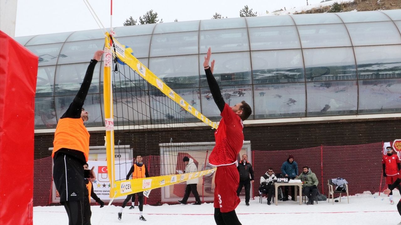 Erzurum'da Kar Voleybolu Şampiyonası Start Aldı