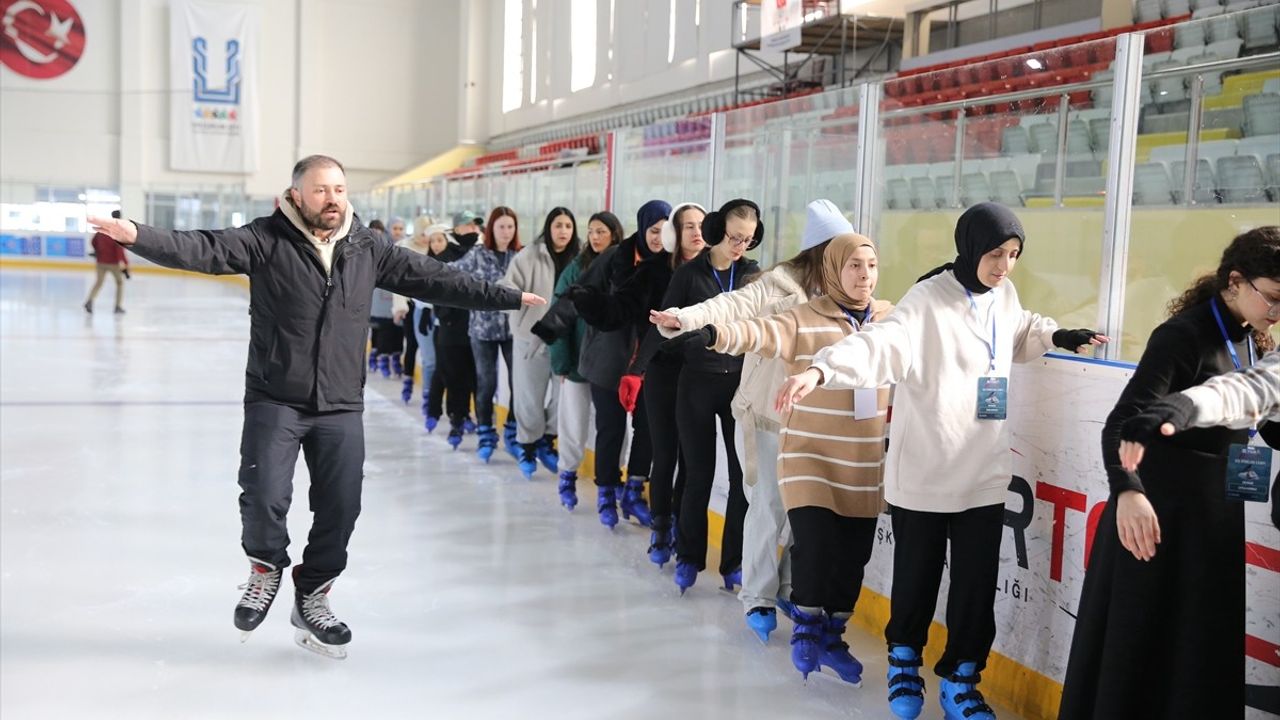 Erzurum'da Kış Sporları Kampı: Öğrenciler Eğlenceli Anlar Yaşıyor