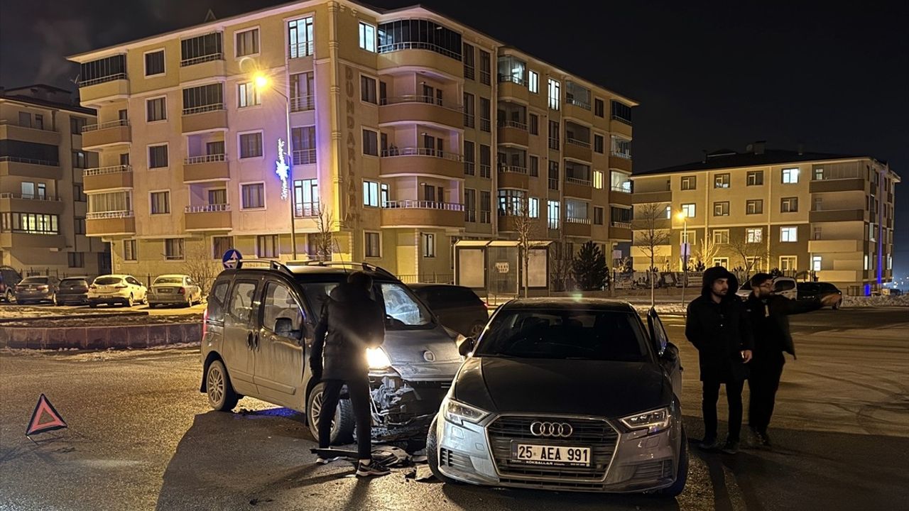 Erzurum'da Trafik Kazası: 4 Yaralı